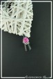 bague-reglable-en-aluminium-casius-couleur-argent-et-fuchsia-sur-fond-noir