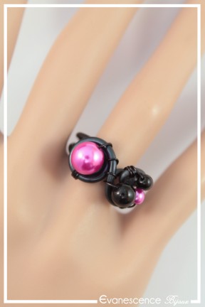 bague-reglable-en-aluminium-margot-couleur-noir-et-fuchsia-portee-zoom