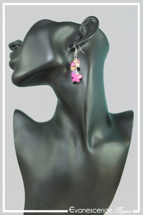 boucles-d-oreilles-chaine-kookie-couleur-fuchsia-et-ivoire-portees