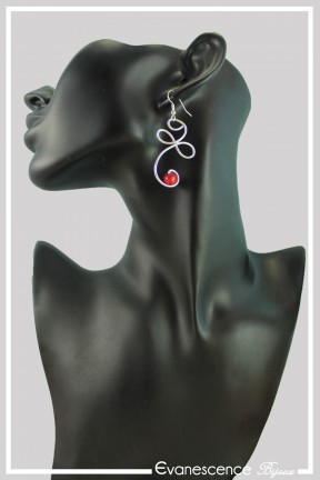 boucles-d-oreilles-en-aluminium-fila-couleur-argent-et-rouge-portees
