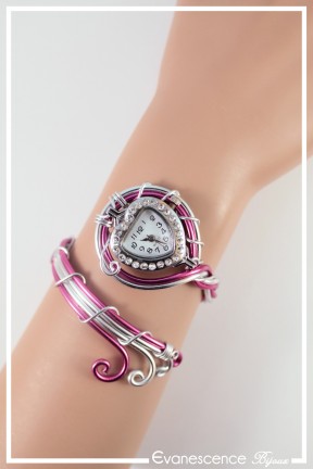 montre-en-aluminium-kitty-couleur-fuchsia-et-argent-porte