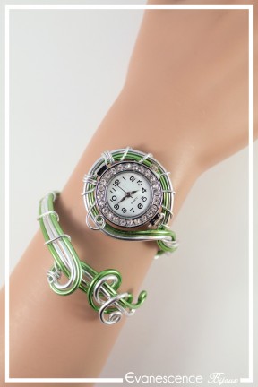 montre-en-aluminium-fidji-couleur-argent-et-vert-pomme-porte