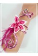 bracelet-en-aluminium-maki-couleur-argent-et-fuchsia-modele-plumes-porte