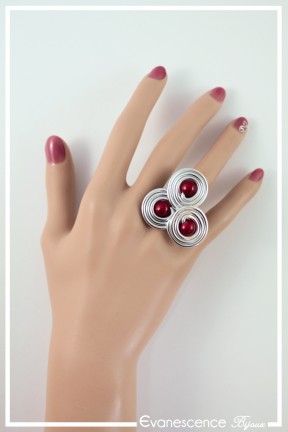 bague-reglable-en-aluminium-caciope-couleur-argent-et-rouge-portee