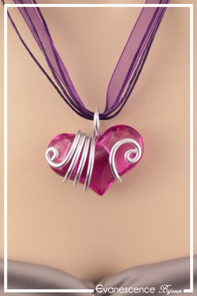 pendentif-loulou-couleur-violet-et-argent-zoom-porte