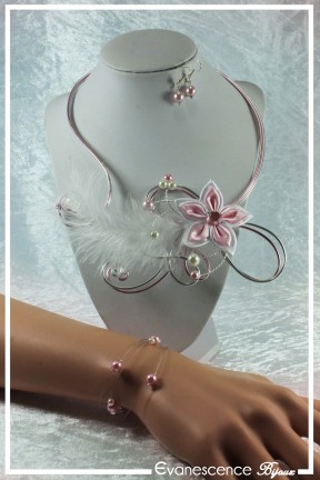 parure-de-bijoux-girofle-couleur-blanc-et-rose-modele-plumes