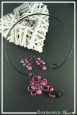 parure-de-bijoux-hatari-couleur-noir-et-fuchsia-sur-fond-noir