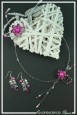 parure-de-bijoux-gabi-couleur-fuchsia-sur-fond-noir