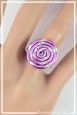 bague-reglable-en-aluminium-pastille-couleur-rose-strie-portee-zoom