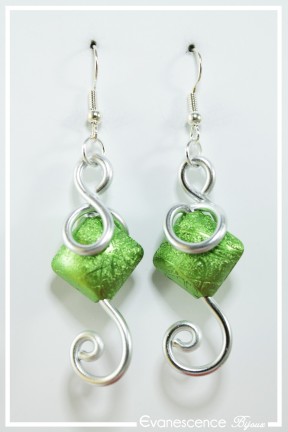 boucles-d-oreilles-en-aluminium-baboune-couleur-argent-et-vert-pomme