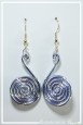 boucles-d-oreilles-en-aluminium-pastille-couleur-bleu-clair-strie