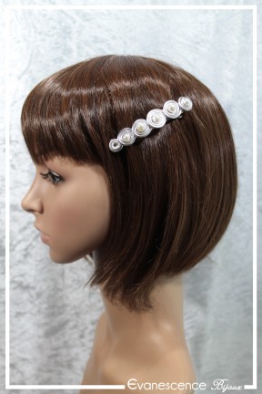 barrette-en-aluminium-sara-couleur-argent-et-blanc-portee