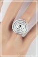 bague-reglable-en-aluminium-pastille-couleur-argent-strie-portee-zoom