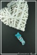 barrette-en-aluminium-zola-couleur-blanc-et-turquoise-sur-fond-noir