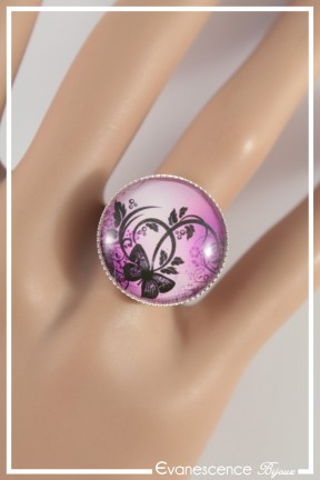 bague-reglable-cabochon-papillon-couleur-rose-et-fuchsia-portee-zoom