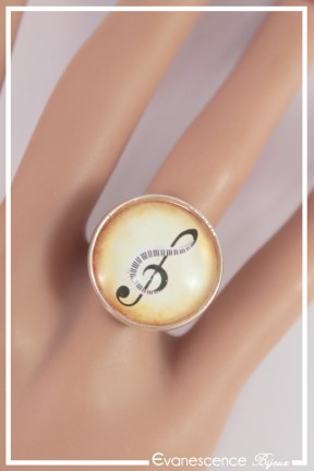 bague-reglable-cabochon-cle-de-sol-couleur-beige-et-noir-portee-zoom