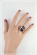 bague-reglable-cabochon-fleur-de-cerisier-couleur-noir-et-rose-portee