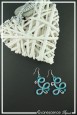 boucles-d-oreilles-en-aluminium-ying-couleur-argent-et-turquoise-sur-fond-noir