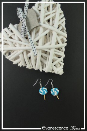 boucles-d-oreilles-en-fimo-lollipop-couleur-turquoise-sur-fond-noir