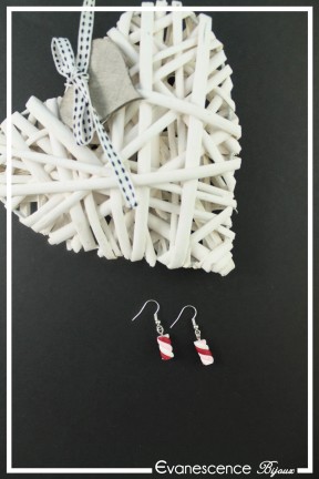 boucles-d-oreilles-en-fimo-guimauve-couleur-blanc-rose-et-rouge-sur-fond-noir