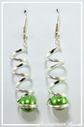 boucles-d-oreilles-avec-une-spirale-mimine-couleur-vert-et-argent