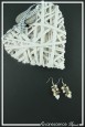 boucles-d-oreilles-chaine-iloa-couleur-creme-sur-fond-noir