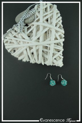 boucles-d-oreilles-en-fil-de-cuivre-adonis-couleur-argent-et-turquoise-sur-fond-noir