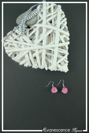 boucles-d-oreilles-en-fil-de-cuivre-adonis-couleur-argent-et-fuchsia-sur-fond-noir