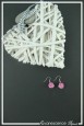 boucles-d-oreilles-en-fil-de-cuivre-adonis-couleur-argent-et-fuchsia-sur-fond-noir