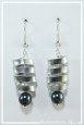 boucles-d-oreilles-sur-clous-twist-couleur-argent-et-gris-fonce