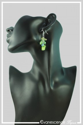 boucles-d-oreilles-chaine-willow-couleur-vert-portees