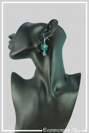 boucles-d-oreilles-sur-clous-loli-couleur-vert-emeraude-et-argent-portees