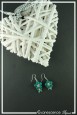 boucles-d-oreilles-sur-clous-loli-couleur-vert-emeraude-et-argent-sur-fond-noir