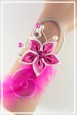 bracelet-en-aluminium-margot-couleur-blanc-et-fuchsia-modele-plumes-porte