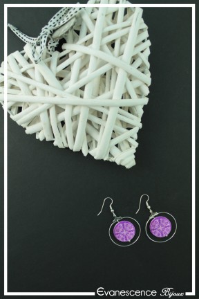 boucles-d-oreilles-creoles-fiona-couleur-violet-sur-fond-noir