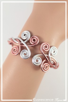 bracelet-en-aluminium-horus-couleur-argent-et-rose-pale-porte
