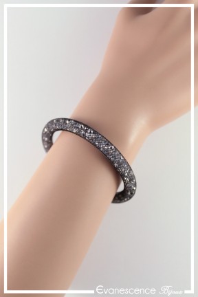 bracelet-en-resille-hagrid-couleur-noir-et-argent-porte