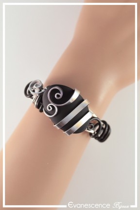 bracelet-en-metal-oracle-couleur-noir-et-argent-porte