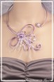 collier-en-aluminium-phoebe-couleur-lilas-et-argent-porte