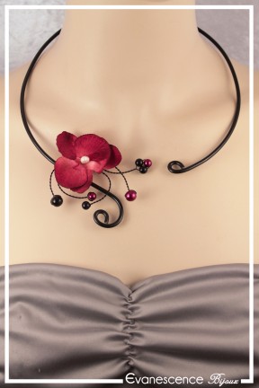 collier-en-aluminium-fada-couleur-noir-et-rouge-porte