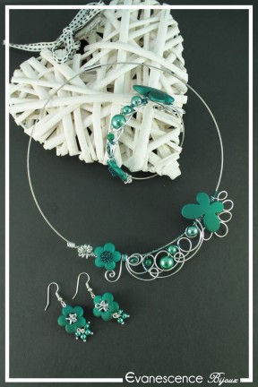 parure-de-bijoux-becky-couleur-vert-emeraude-et-argent-sur-fond-noir