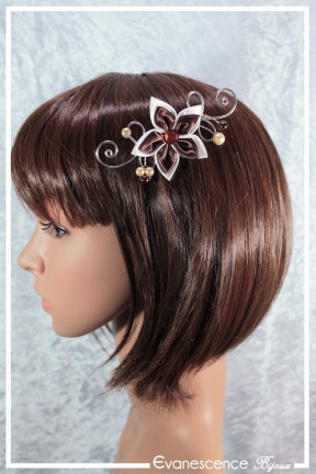 pique-a-cheveux-de-mariage-margot-couleur-blanc-ivoire-et-chocolat-porte