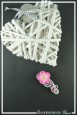 barrette-en-aluminium-marge-couleur-blanc-et-fuchsia-sur-fond-noir