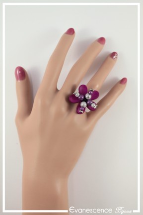 bague-reglable-avec-support-vanille-couleur-violet-et-blanc-portee