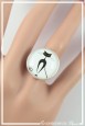 bague-reglable-cabochon-chat-couleur-blanc-et-noir-portee-zoom