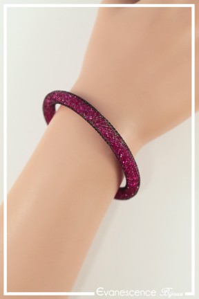 bracelet-en-resille-hagrid-couleur-noir-et-fuchsia-porte