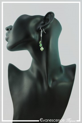 boucles-d-oreilles-en-fil-cable-chatran-couleur-vert-portees