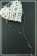 collier-en-fil-cable-hera-couleur-rouge-sur-fond-noir