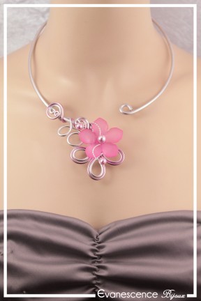 collier-en-aluminium-lili-couleur-argent-et-rose-porte