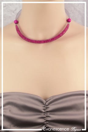 collier-en-resille-frimousse-couleur-gris-et-fuchsia-porte